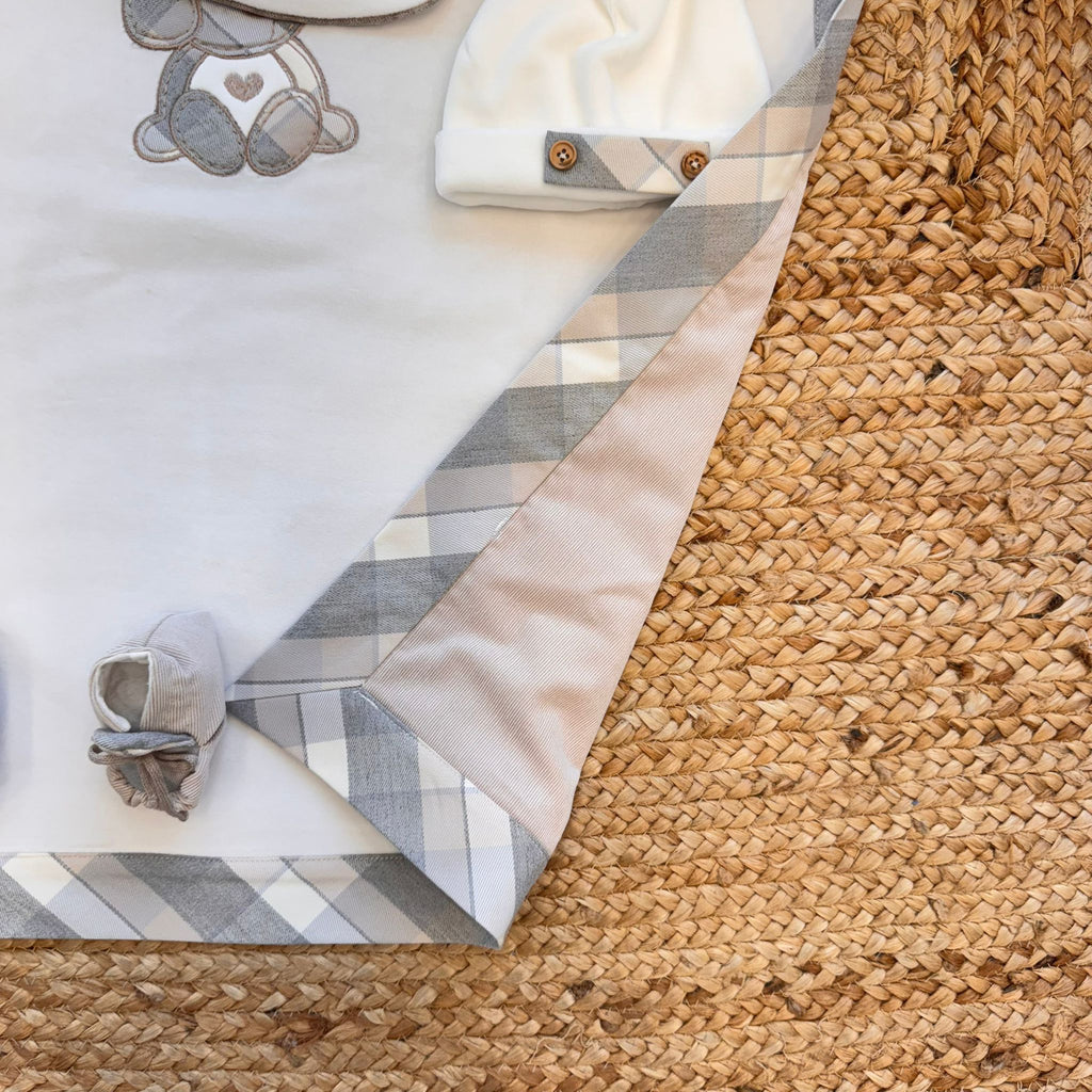 Lenzuola neonato con ricamo cucciolo scozzese coordinate
