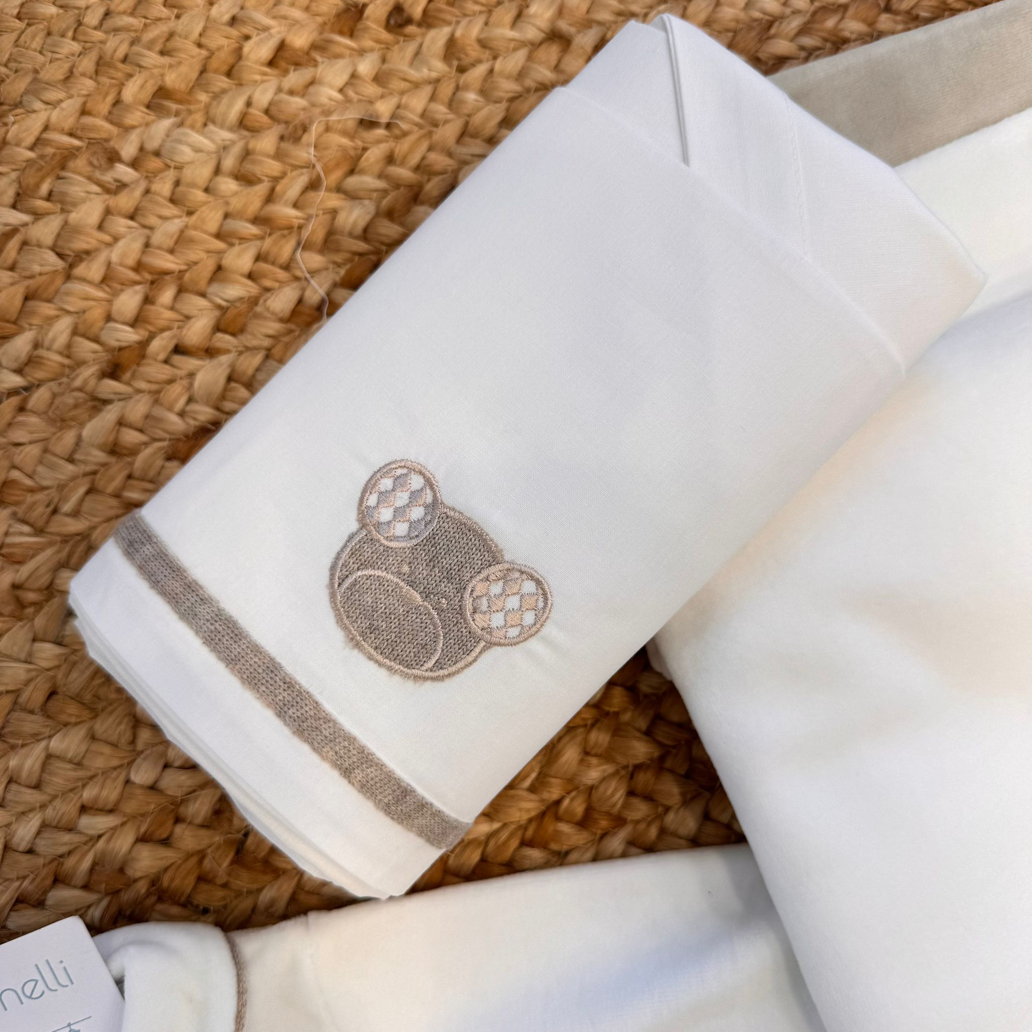Lenzuola neonato in ciniglia con ricamo orsetto beige