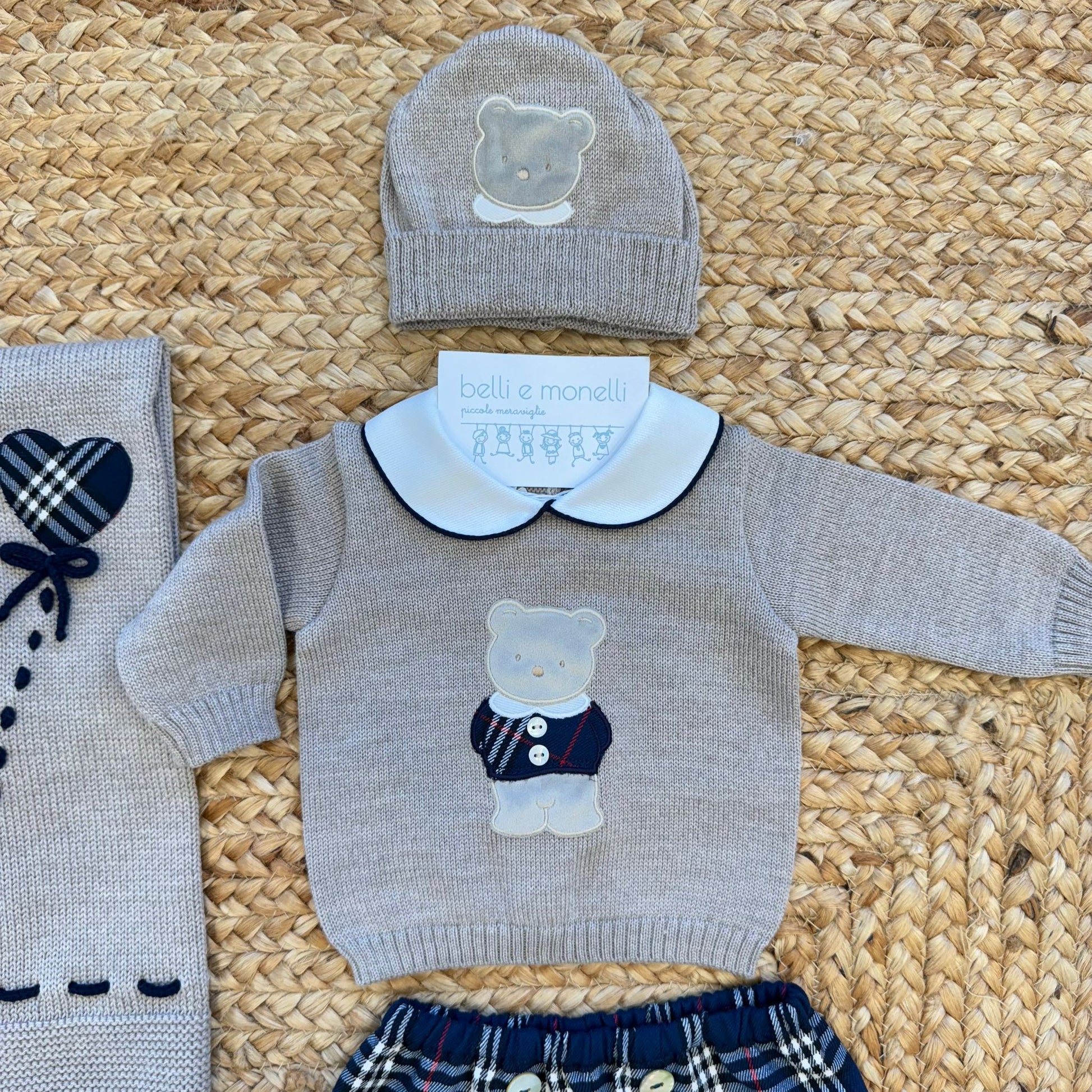 Maglioncino lana tortora con orsetto e colletto bianco