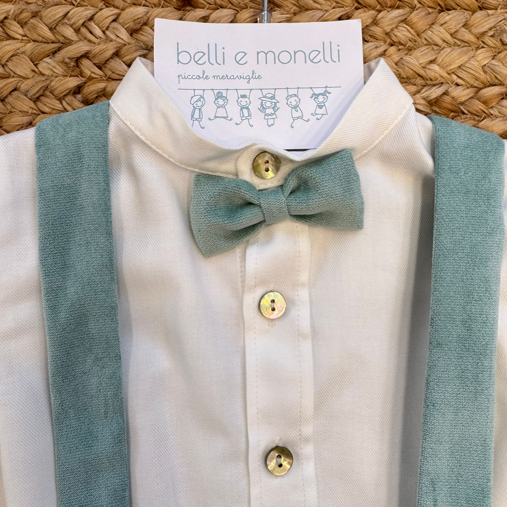 Retro completo con bretelle incrociate verde salvia