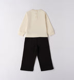 Retro completo elegante bambina con maglia e pantalone nero