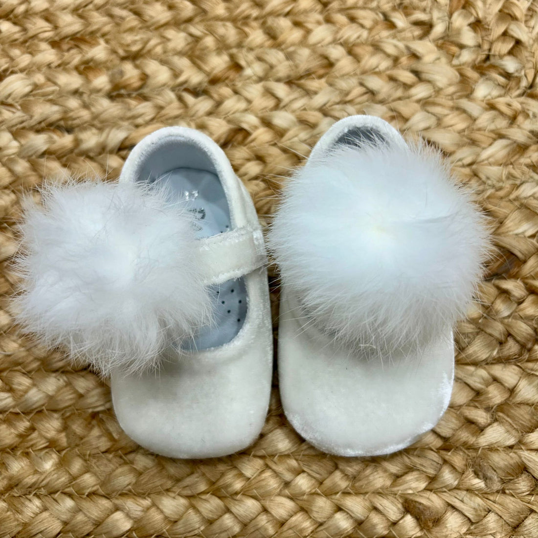 Scarpe battesimo bimba in velluto con pon pon