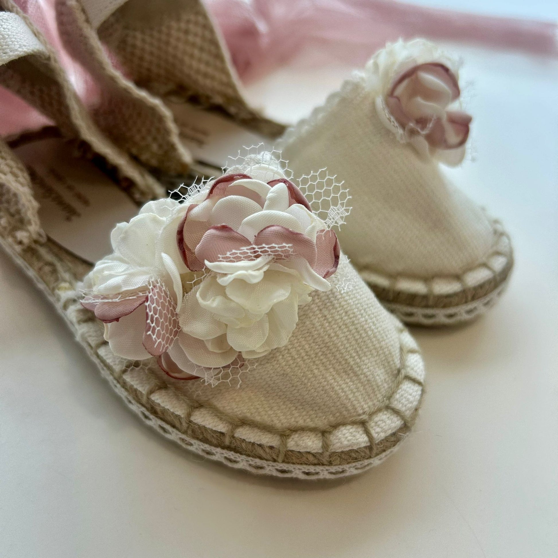 Scarpe eleganti bimba cerimonia con applicazione floreale frontale