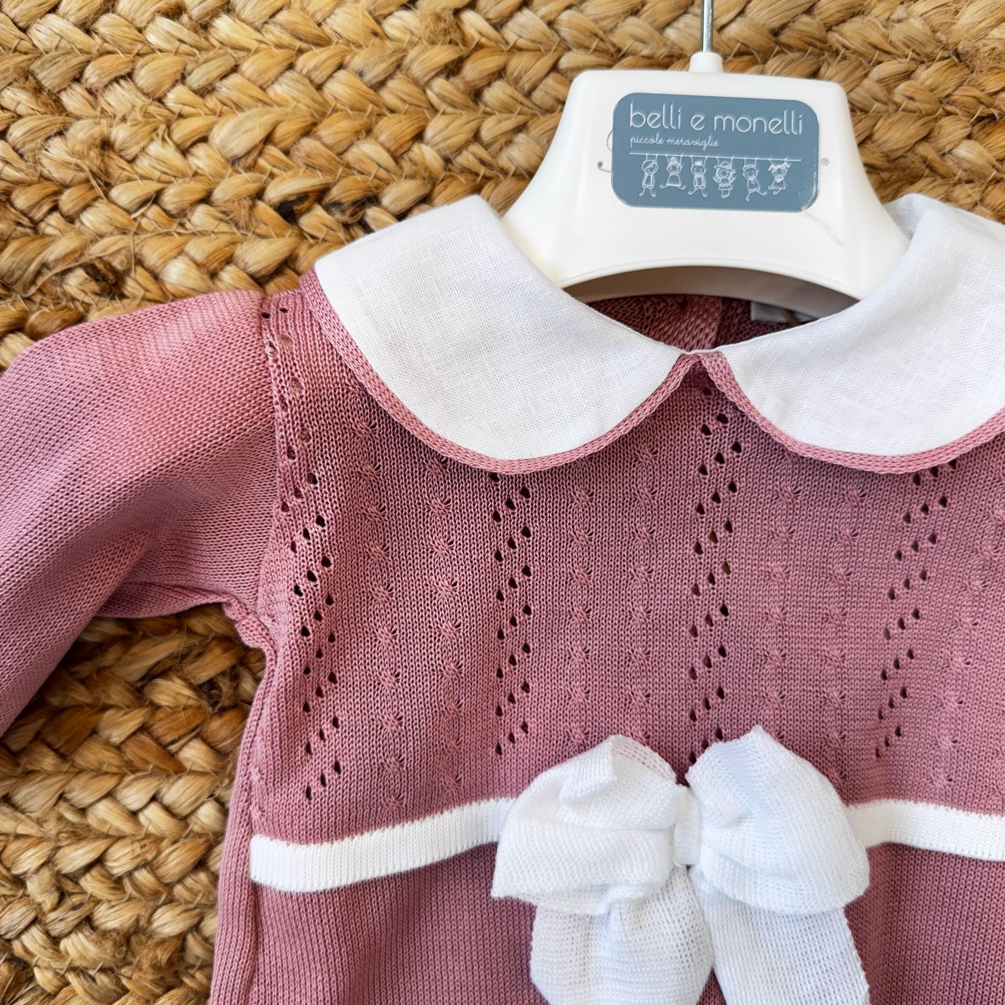 dettaglio-tutina-neonato-maglia-colletto