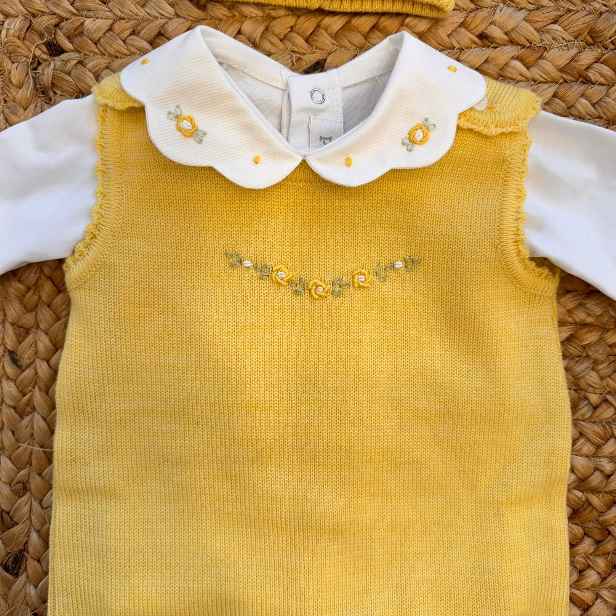 Scarpette coordinate ricamate a mano