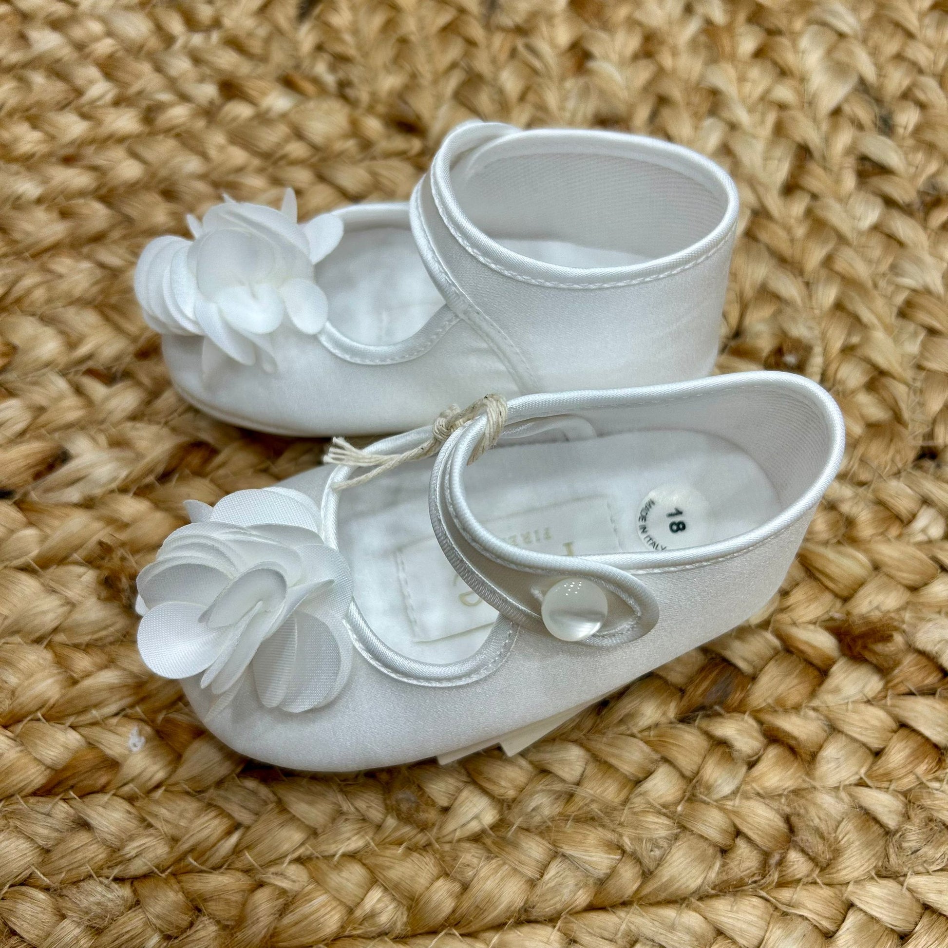 Scarpine battesimo neonata con cinturino e bottone