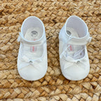 Scarpine culla raso bianco con fiocco e punto luce –