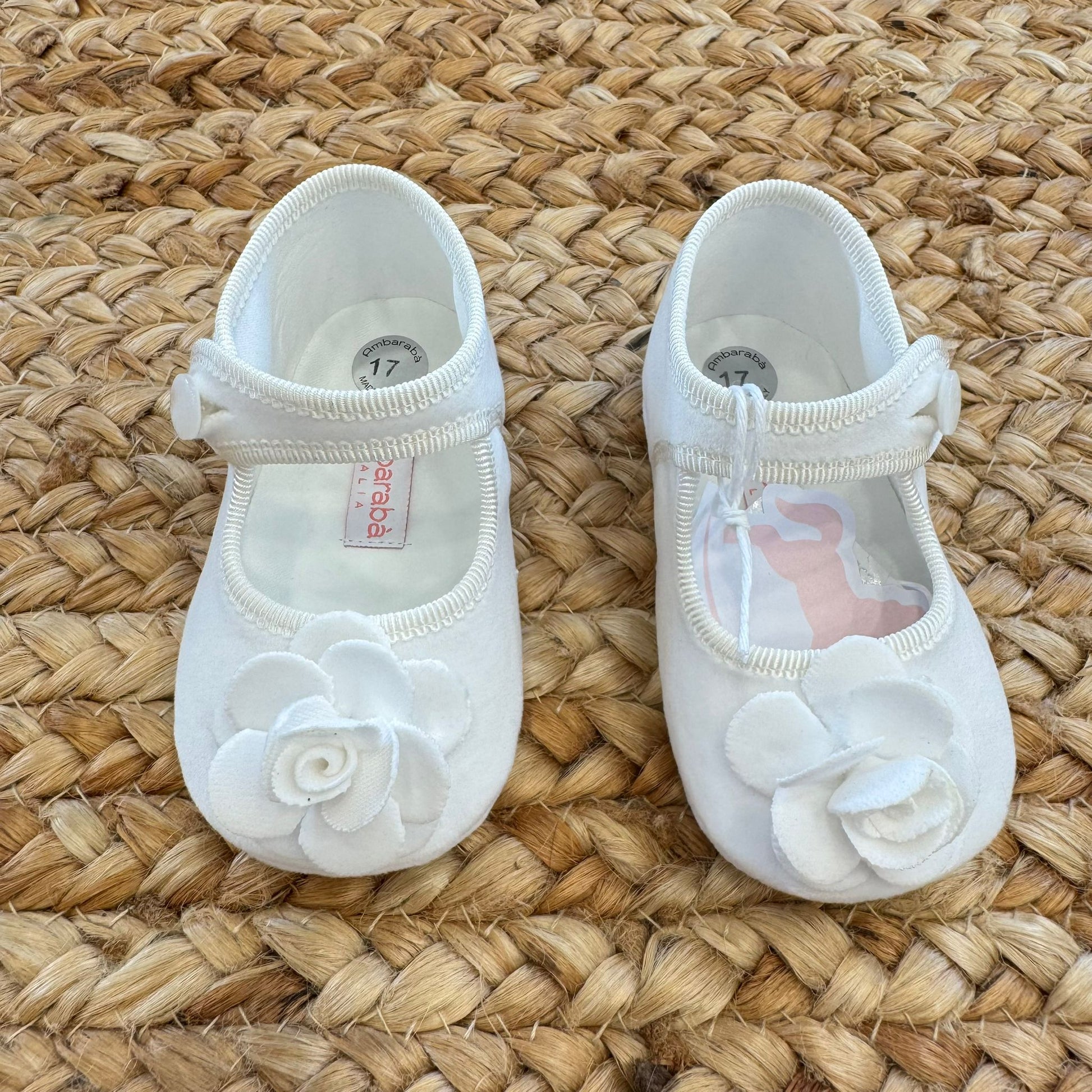 Scarpine culla velluto bianco con fiore applicato