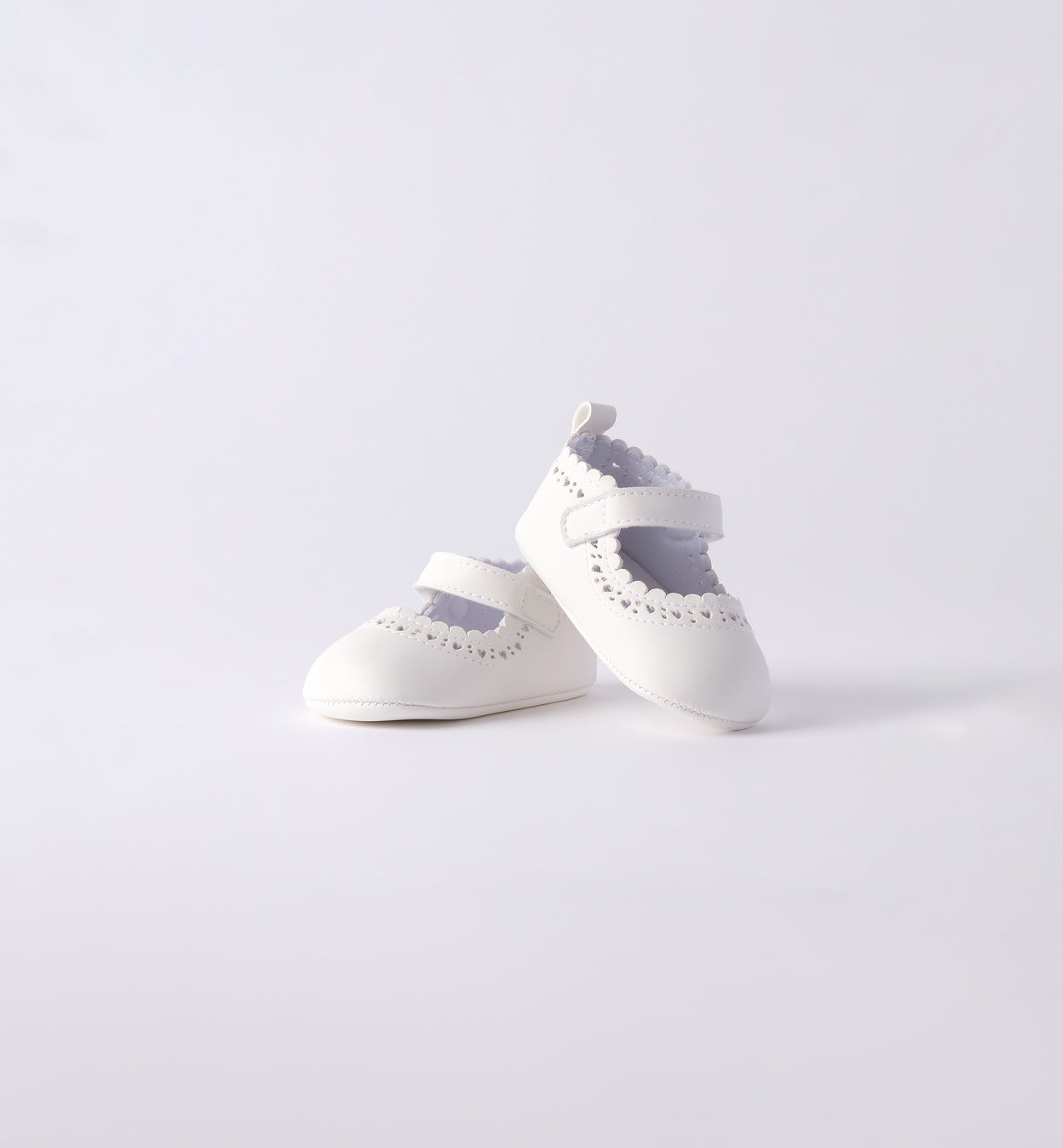 Scarpine da culla battesimo neonata ecopelle bianca con chiusura a strappo