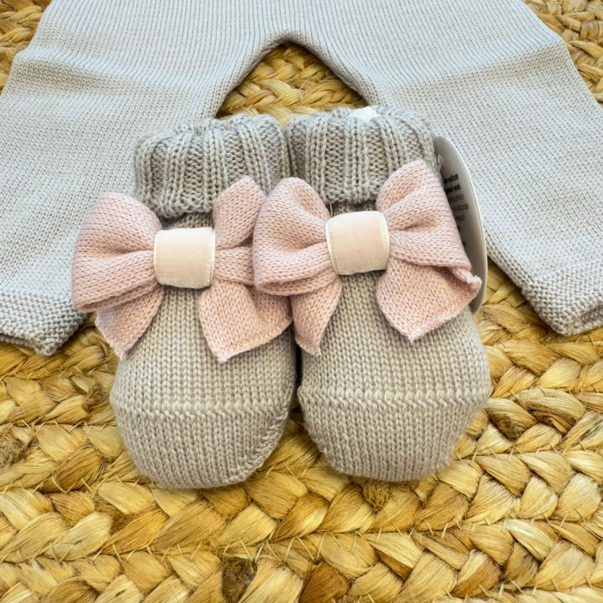 Scarpine neonata lana grigio con fiocchi rosa cipria