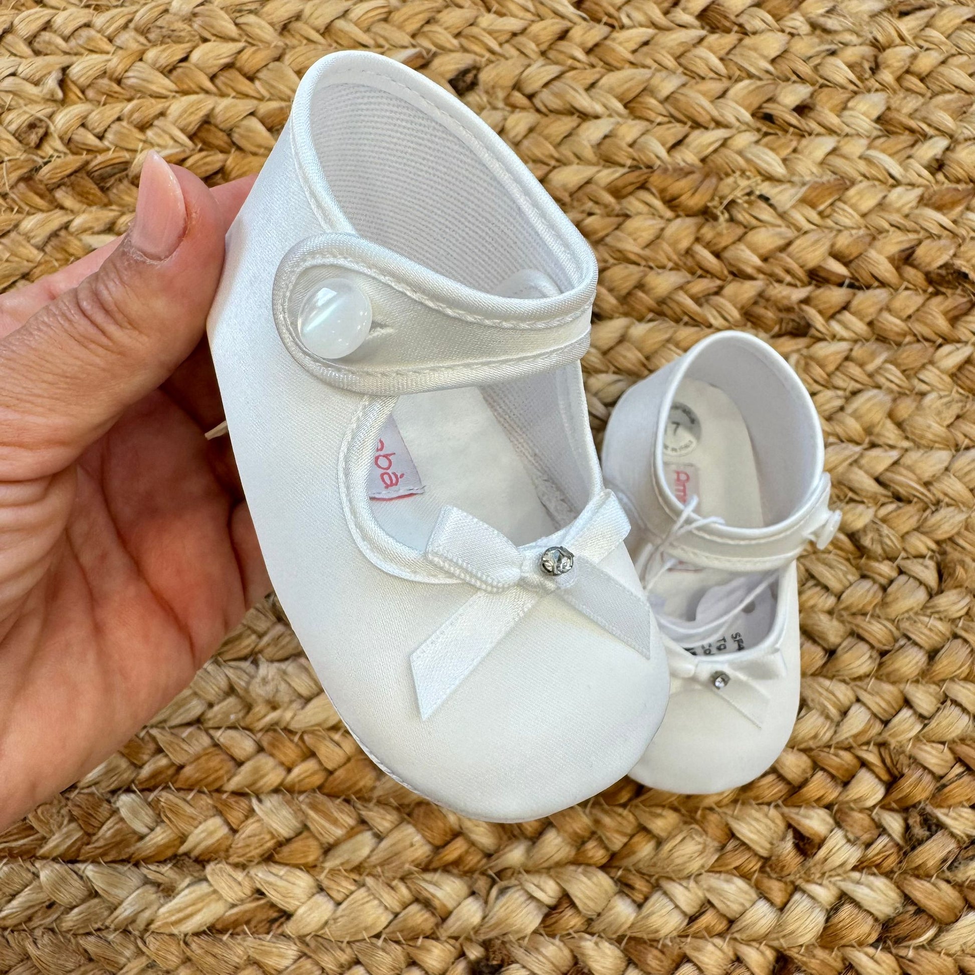 Scarpine raso bianco battesimo neonata con fiocchetto