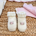 Scarpine rosa coordinate con fiocchetti ricamati a mano
