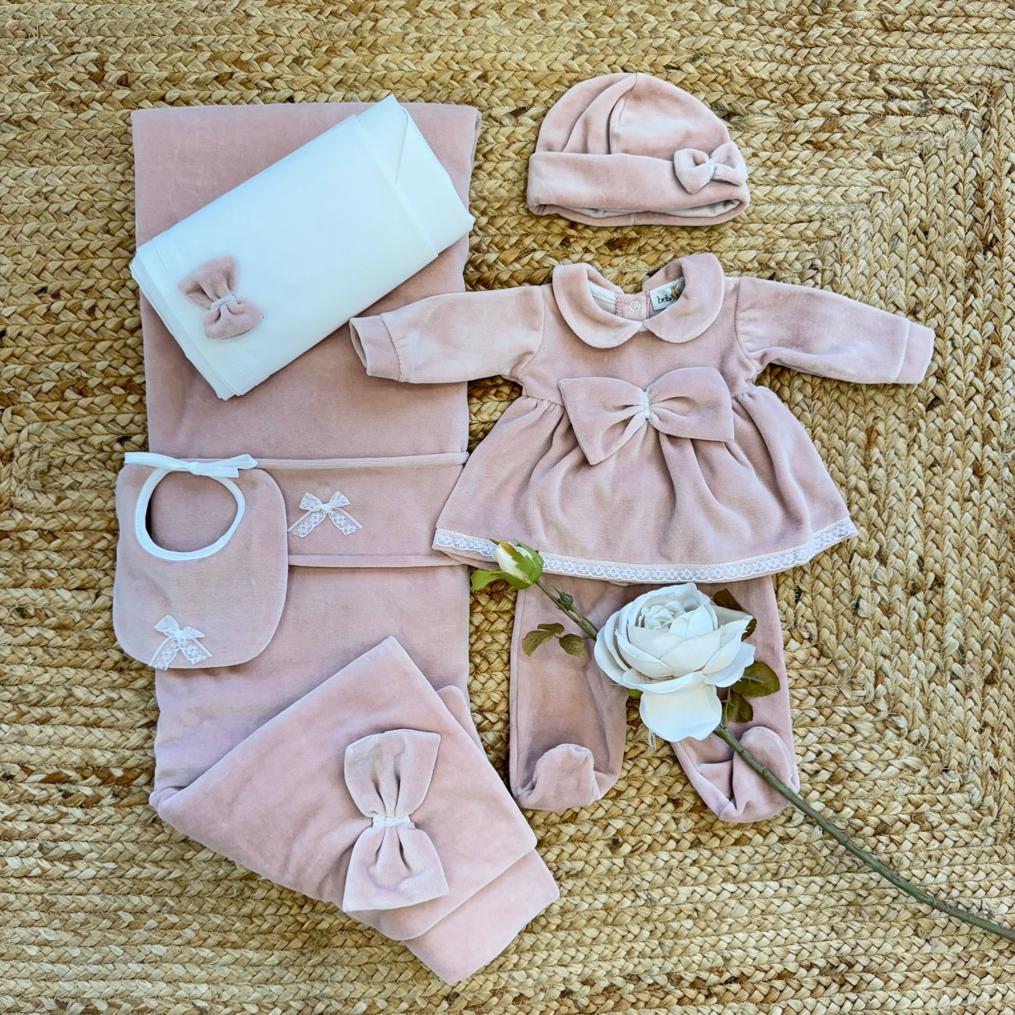 Set uscita clinica neonata in ciniglia rosa con tutina, coperta e accessori
