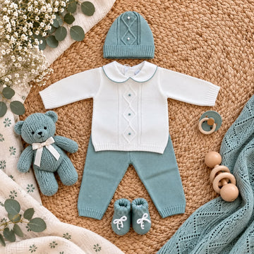 Tutina neonato in pura lana panna e verde con cappellino e scarpine coordinate