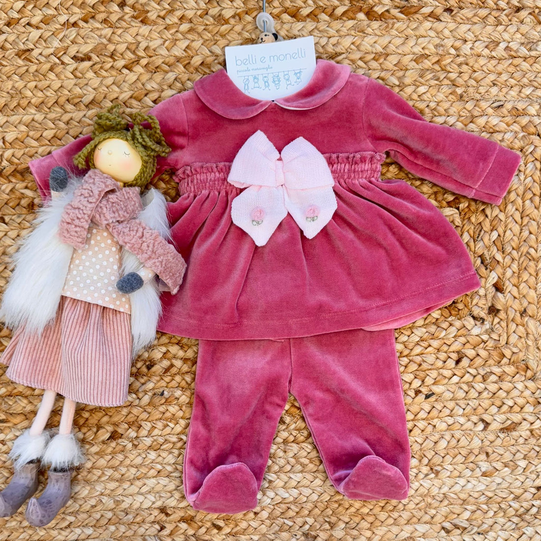 Tutina neonata ciniglia rosa con fiocco e ricami floreali a mano