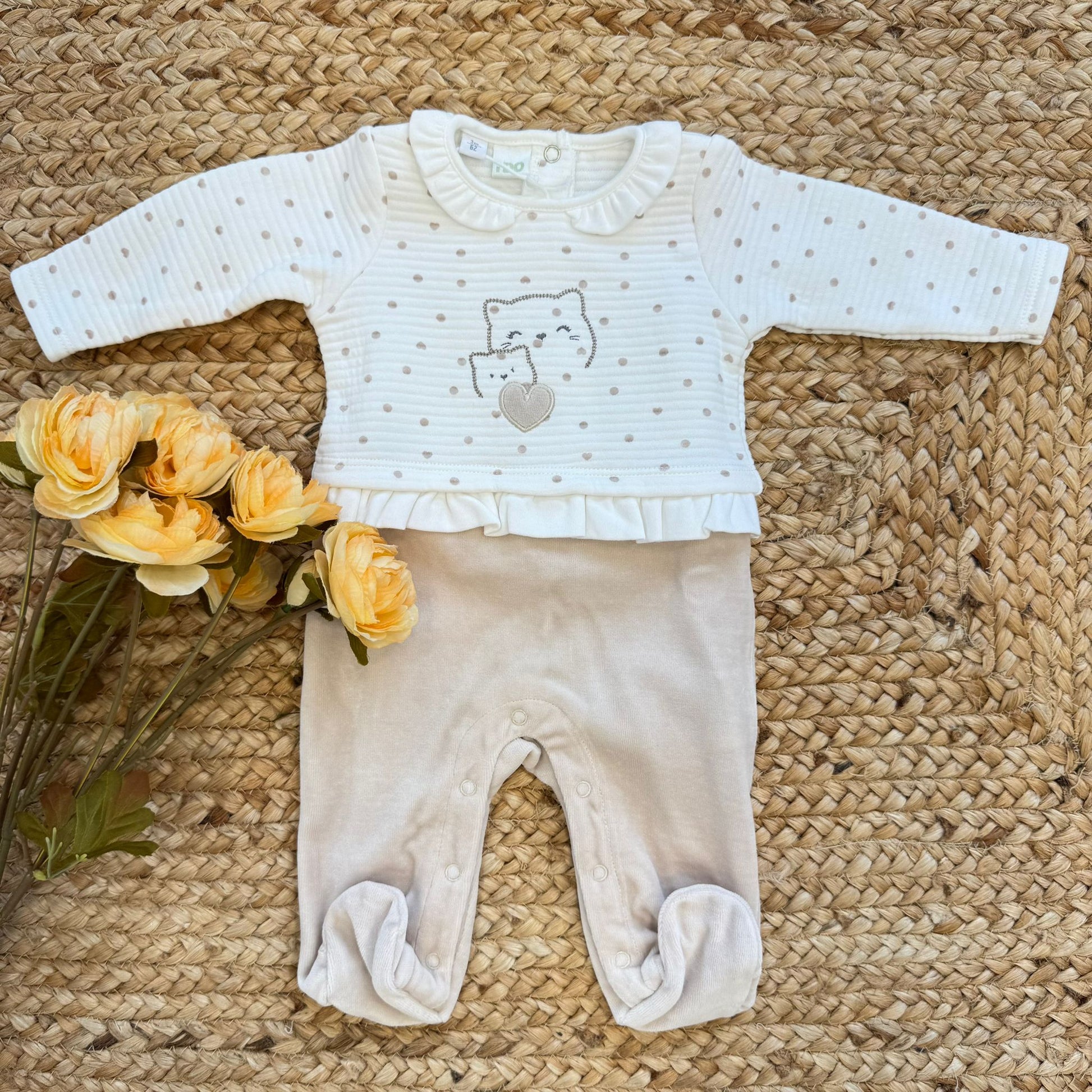 Tutina neonata panna con ricamo gattini e pois beige