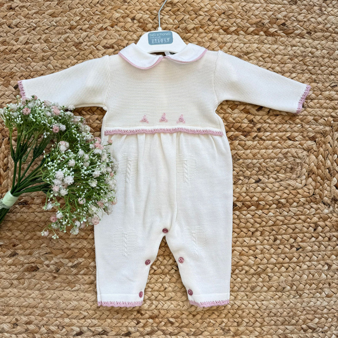 Tutina neonata panna e rosa in lana e acrilico con ricami floreali