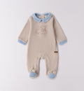 Tutina neonato in ciniglia beige e celeste con ricamo due orsetti e piedini chiusi