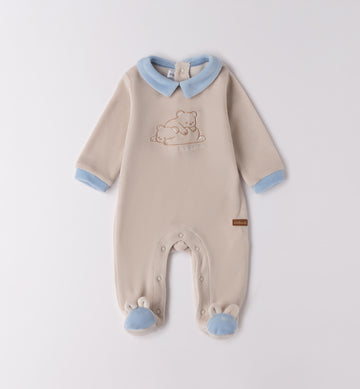 Tutina neonato in ciniglia beige e celeste con ricamo due orsetti e piedini chiusi