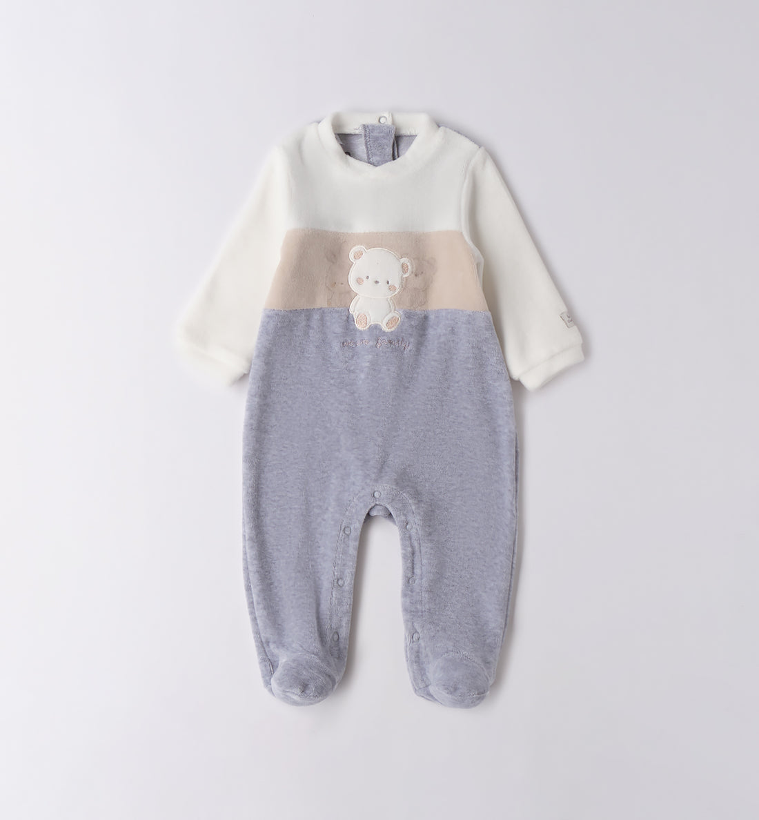 Tutina neonato in ciniglia panna, beige e grigio con orsetto applicato sul petto