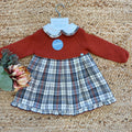 Vestito neonata scozzese con corpetto ruggine e colletto bianco