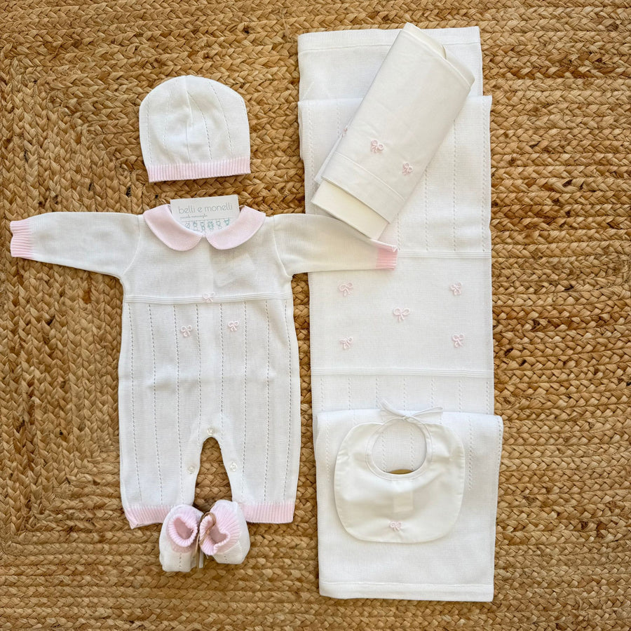 Uscita clinica neonata in cotone panna e rosa con fiocchi ricamati