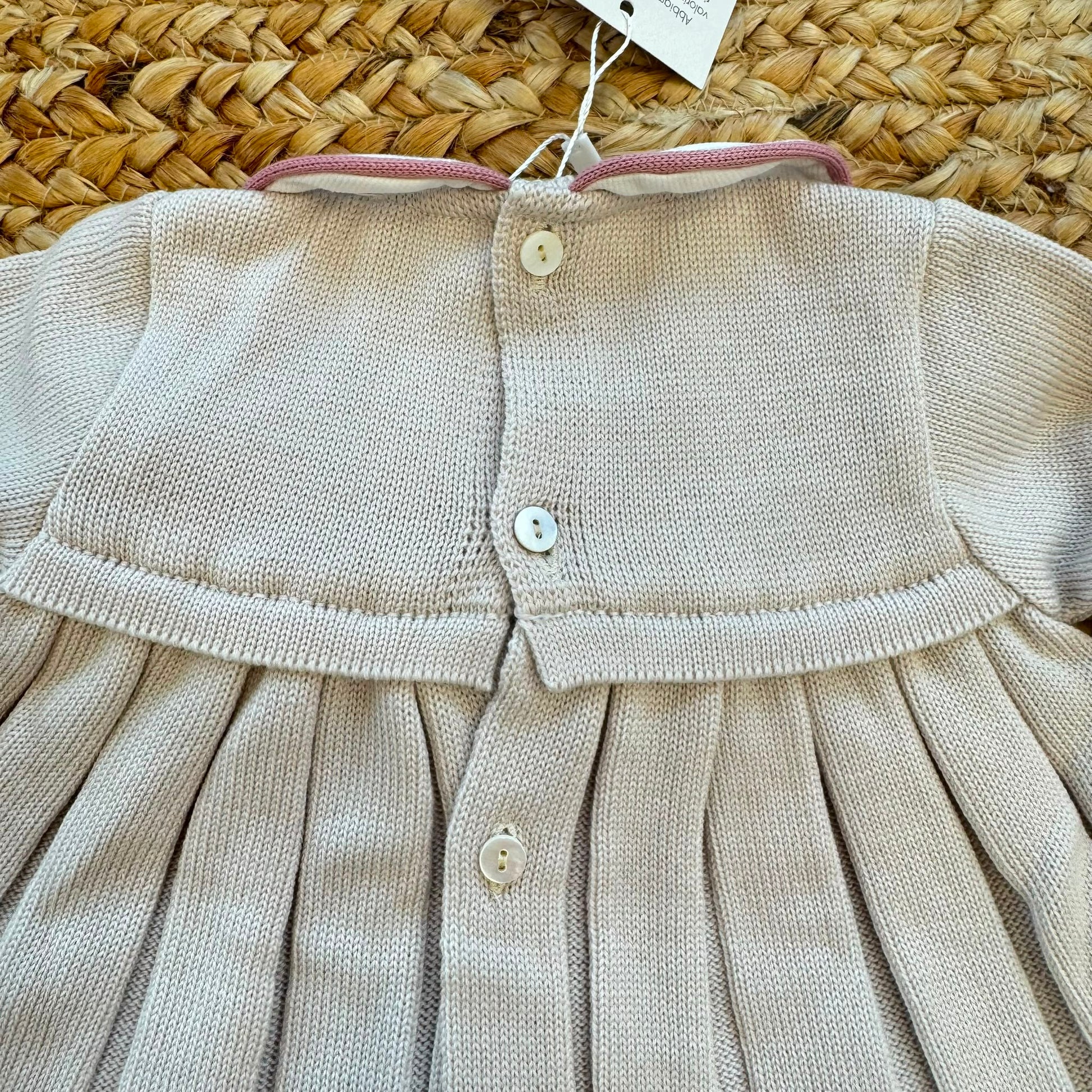 Set nascita uscita clinica neonata in pura lana merino beige e marsala rosa con copertina coordinata.