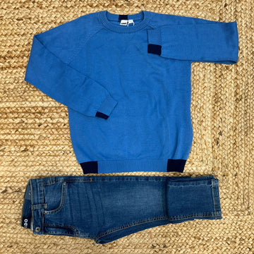 Maglioncino bambino bluette con dettagli blu navy e jeans