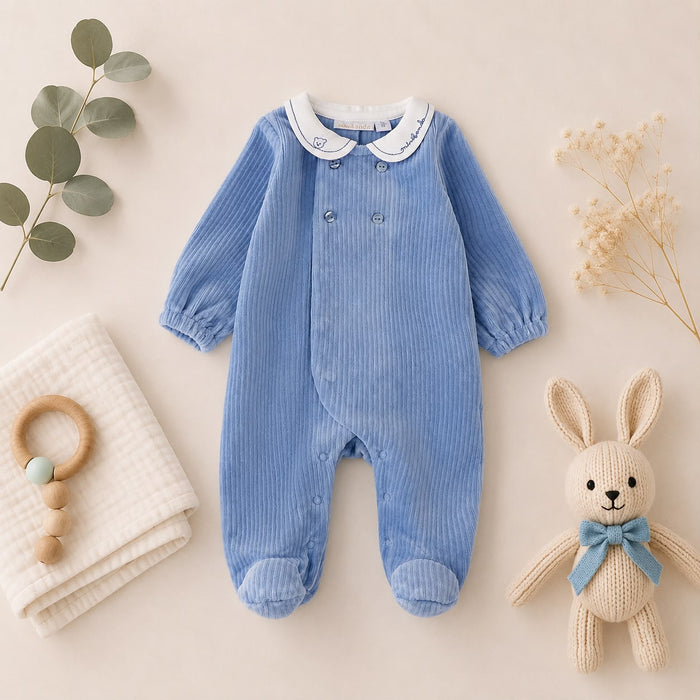 Tutina neonato in ciniglia azzurra con colletto ricamato