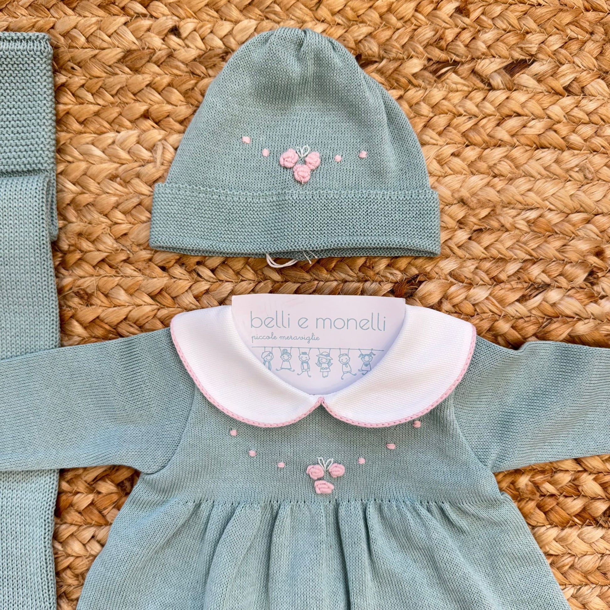 abitino neonata in cotone con ricami floreali rosa