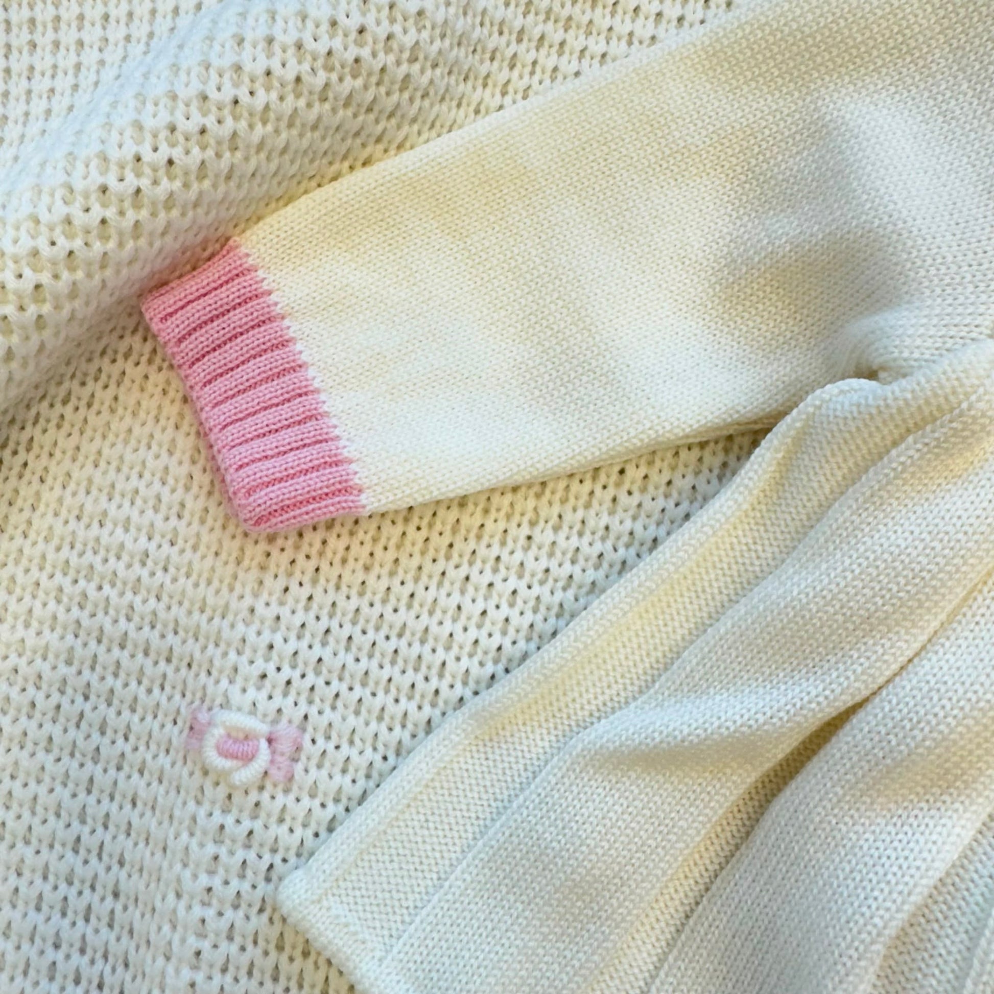 Uscita clinica neonata in pura lana con copertina latte e rosa confetto Made in Italy.