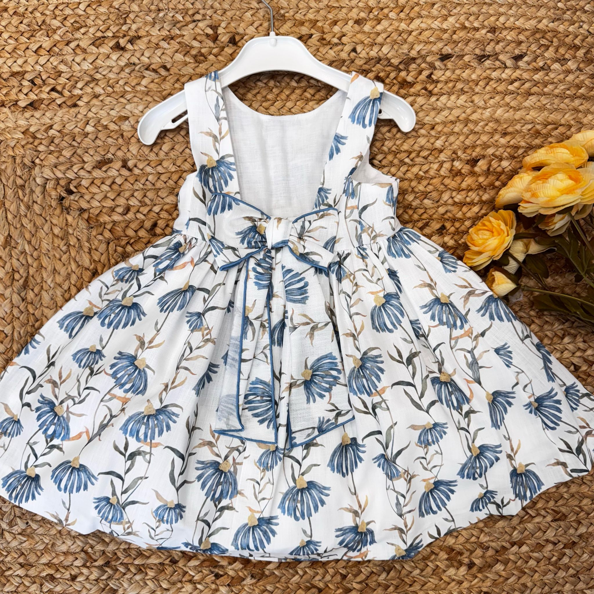 Retro abito bambina con fiocco grande e fiori color ocra