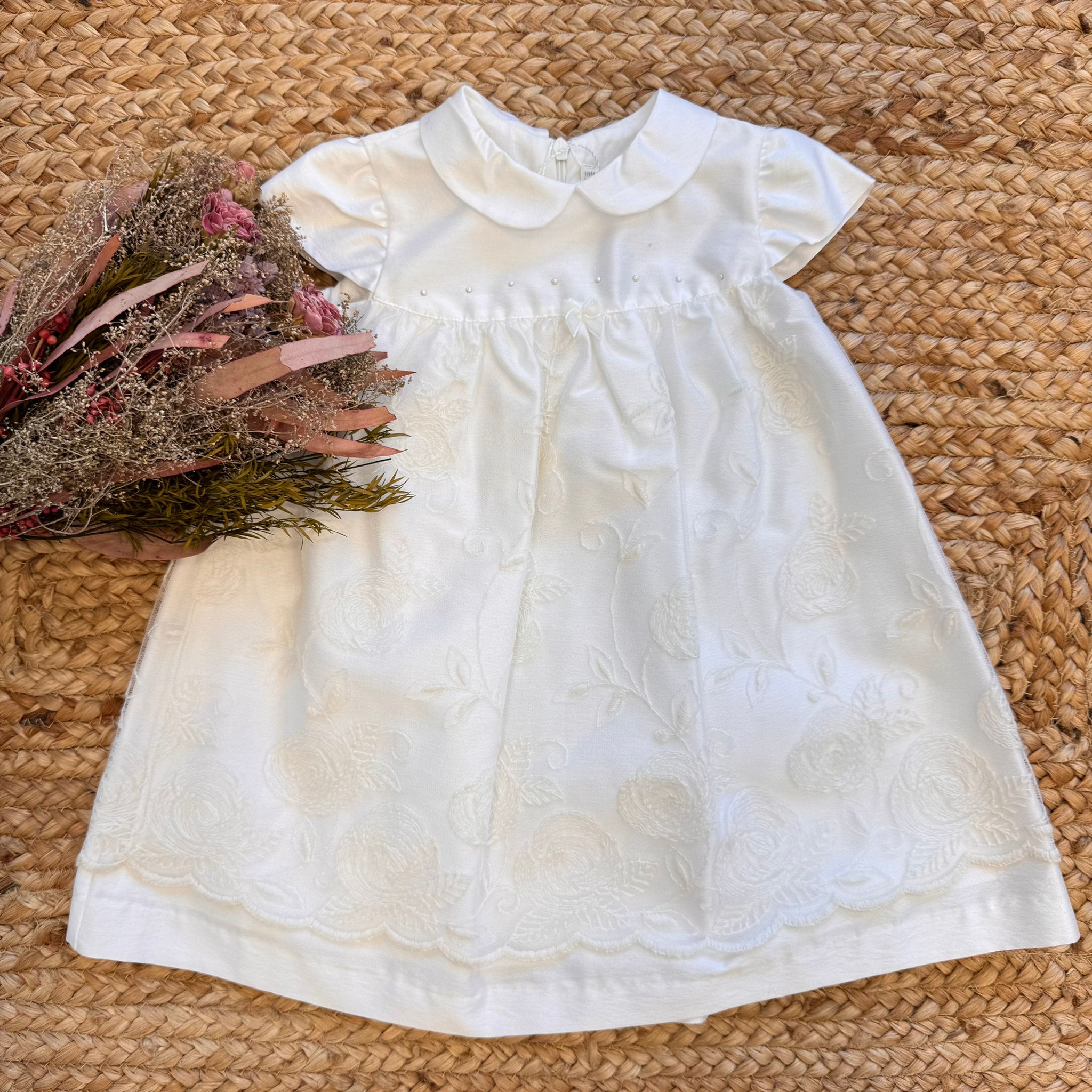 Abito bianco bambina elegante con ricami floreali