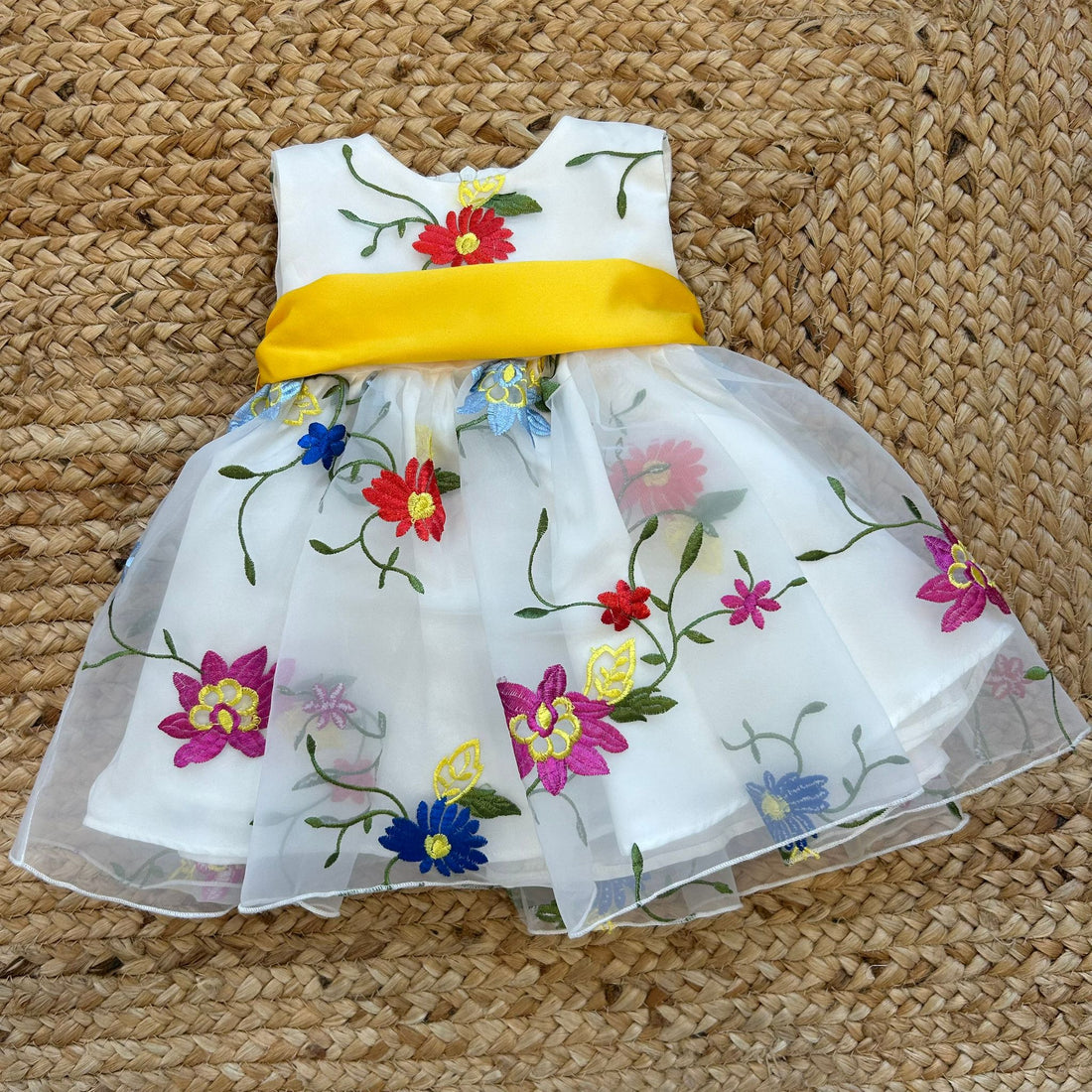 Abito elegante bambina bianco con fiori ricamati e cintura gialla con fiocco