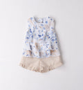 Dettaglio del tessuto in cotone e fiocco decorativo dell’abito casual chic per bambina