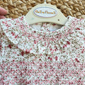 Abito bimba in cotone floreale rosa con lavorazione smock e colletto volant