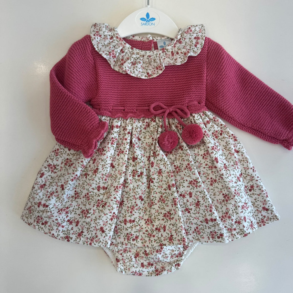 Abito bimba rosa lampone Sardon con fantasia microfiori e culotte coordinata