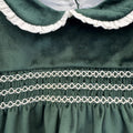 Abito bimba primo compleanno in velluto verde bottiglia con punto smock e colletto panna