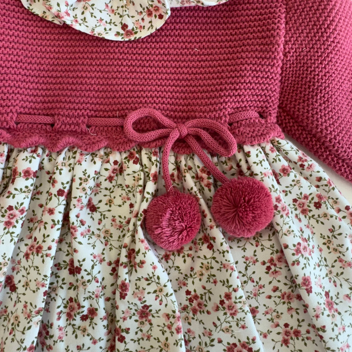 Abito bimba rosa lampone Sardon con fantasia microfiori e culotte coordinata