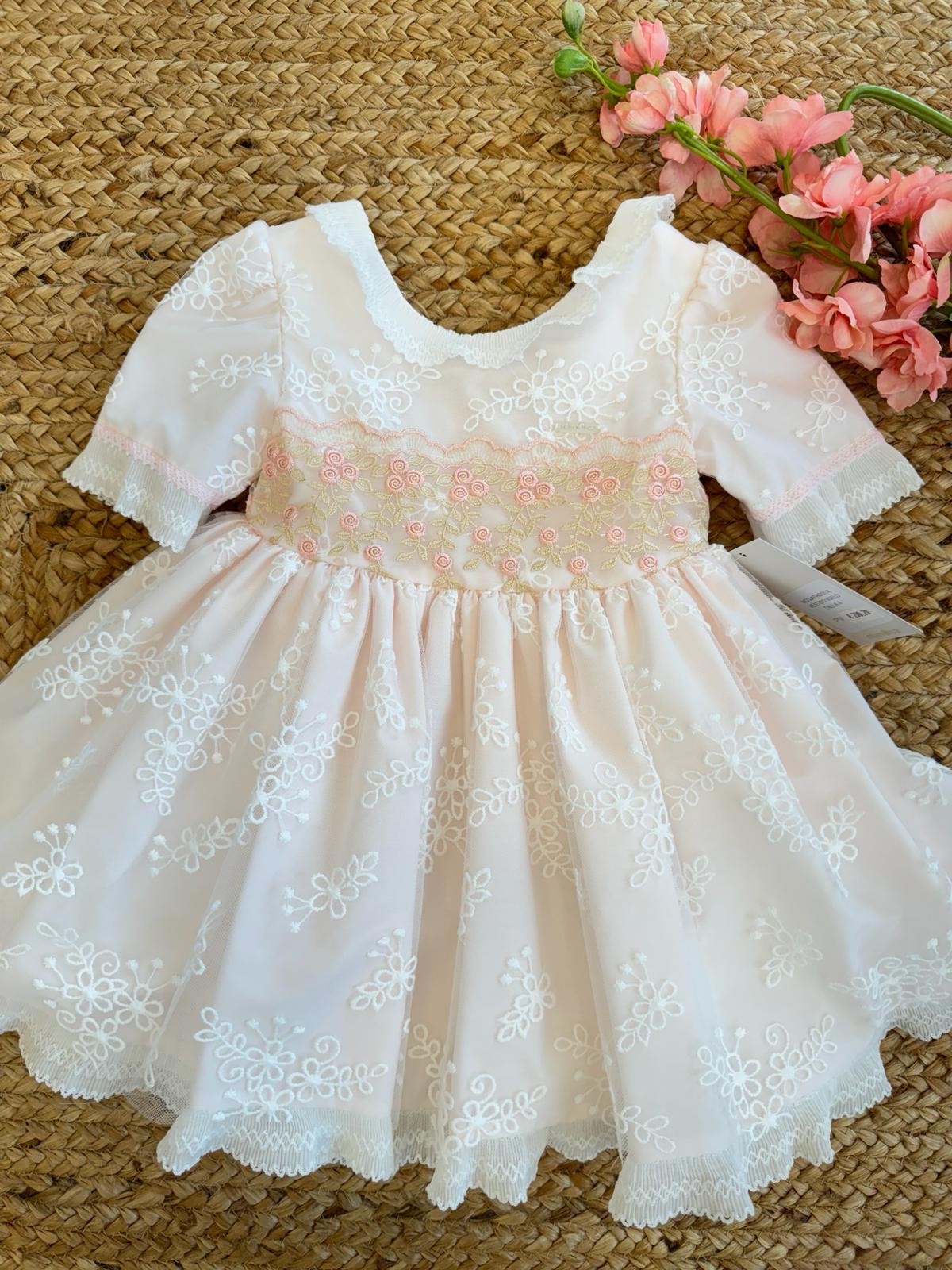 Abito rosa delicato bambina con ricami bianchi e maniche corte