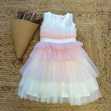 Vestito bambina elegante con balze in tulle sfumato rosa e cintura in raso