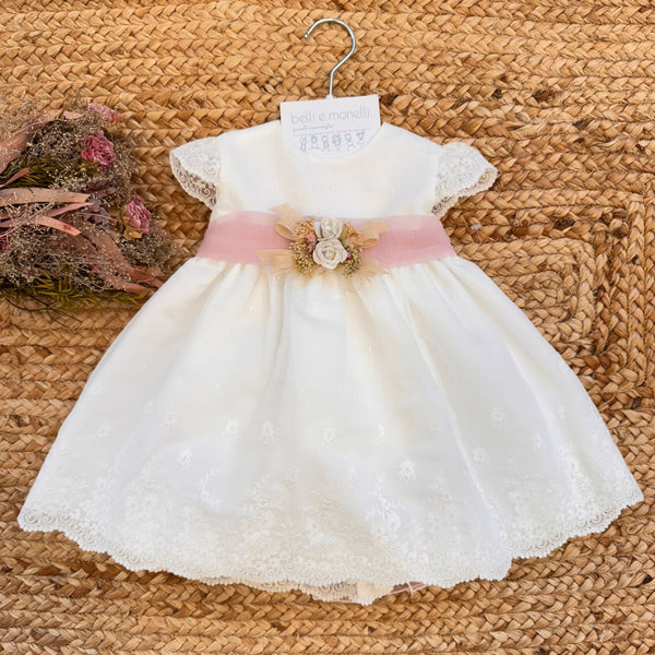 abito battesimo bimba bianco con fascia rosa e fiori in vita