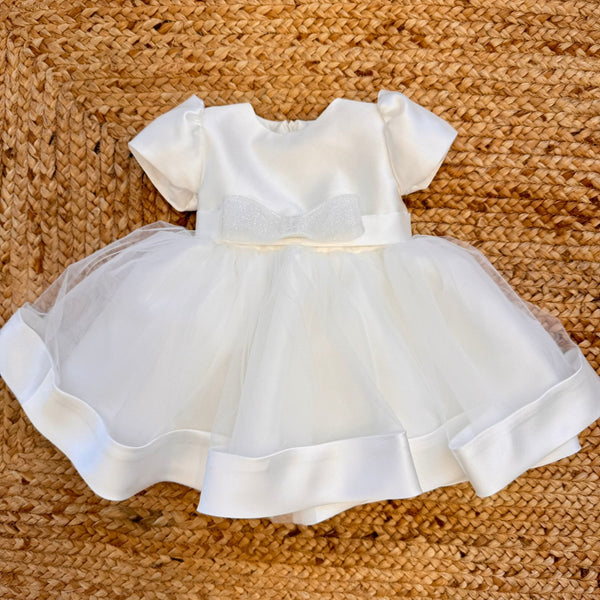 Abito battesimo bimba bianco con maniche corte, fiocco glitter e gonna in tulle
