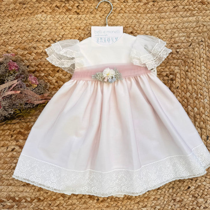 abito battesimo bimba bianco e rosa con pizzo e fiore in vita