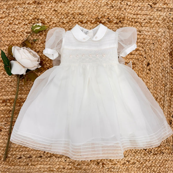 Abito battesimo bimba in organza di seta con ricami artigianali e colletto tondo
