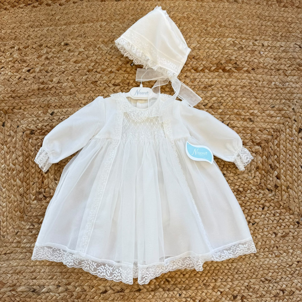 Abito battesimo bimba bianco avorio con smock, pizzo e cuffietta