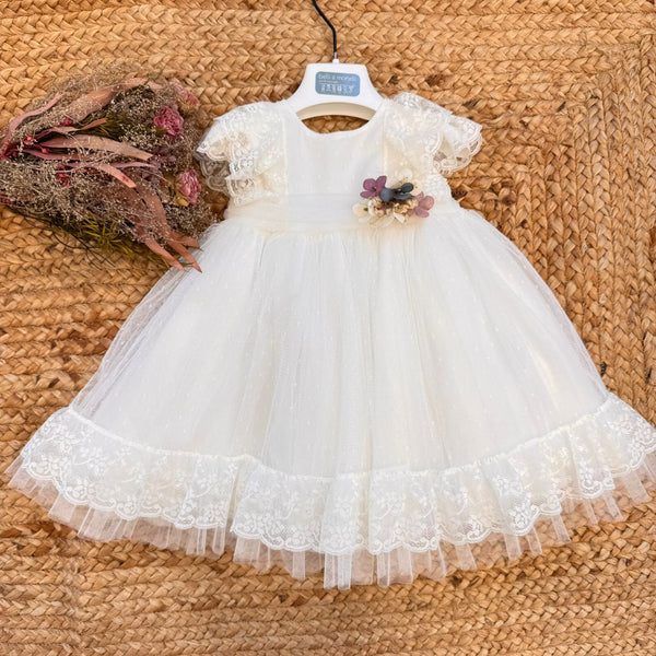 abito battesimo bimba avorio in tulle con pizzo e fiore decorativo