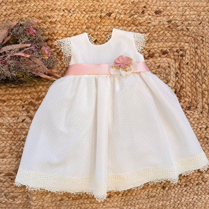 abito battesimo bimba avorio con tulle plumetis e fascia rosa cipria