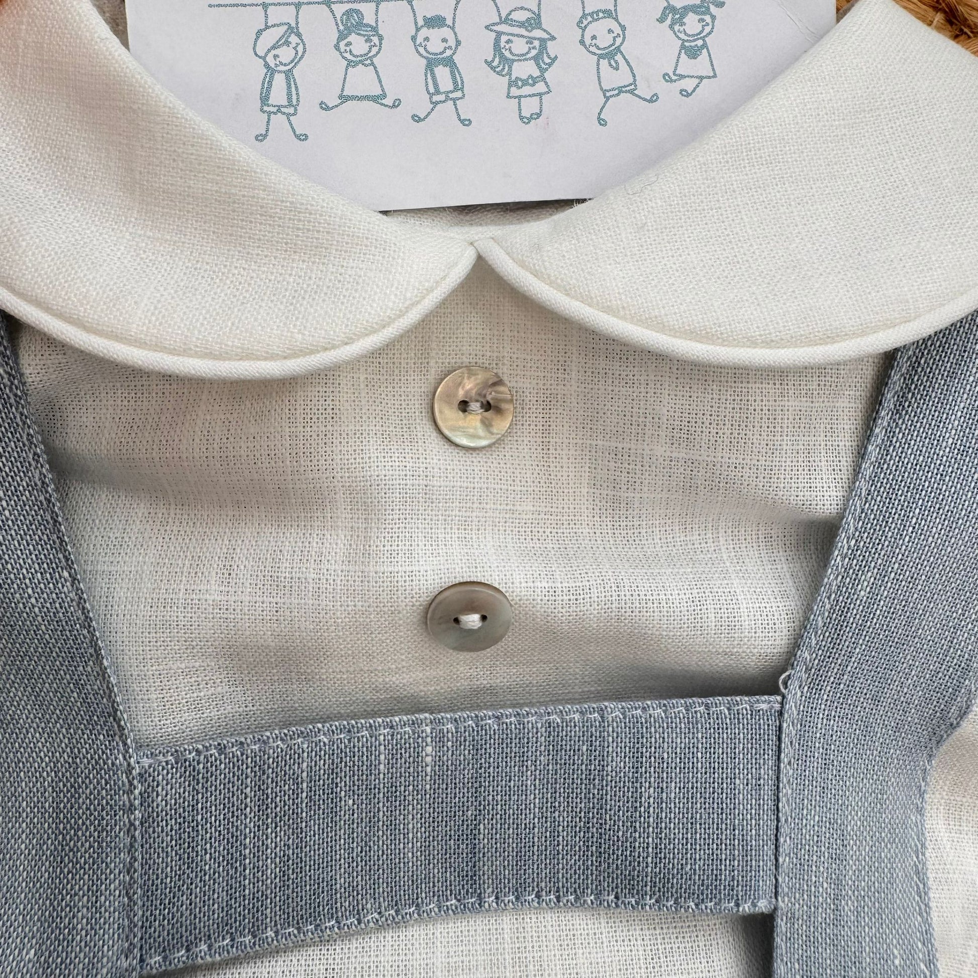 Abito battesimo bimbo con camicia bianca e pagliaccetto azzurro polvere con bretelle