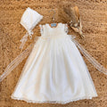  Abito da Battesimo per neonata con punto smock e ricami a mano, vista frontale